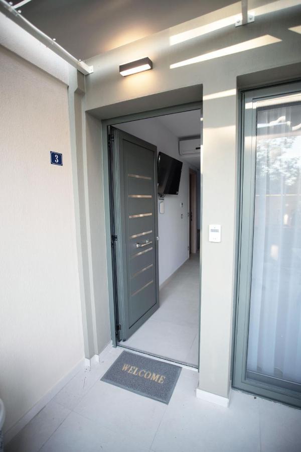8 Boutique Suites Nea Poteidaia Room photo
